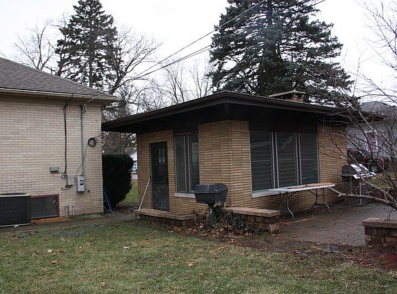 3rd image of 725 E Pine St