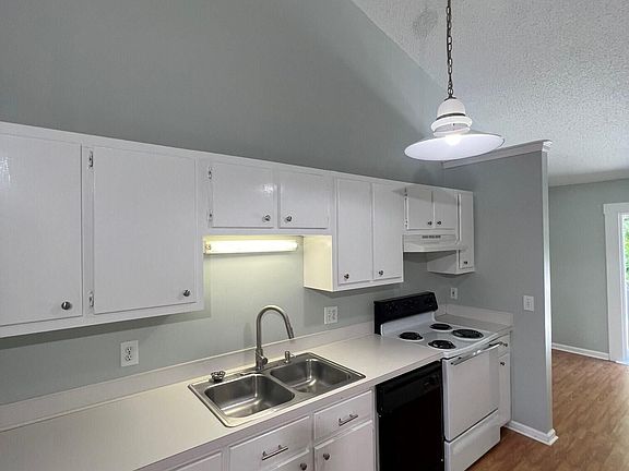 4th image of 201 Wyndham Cir #A
