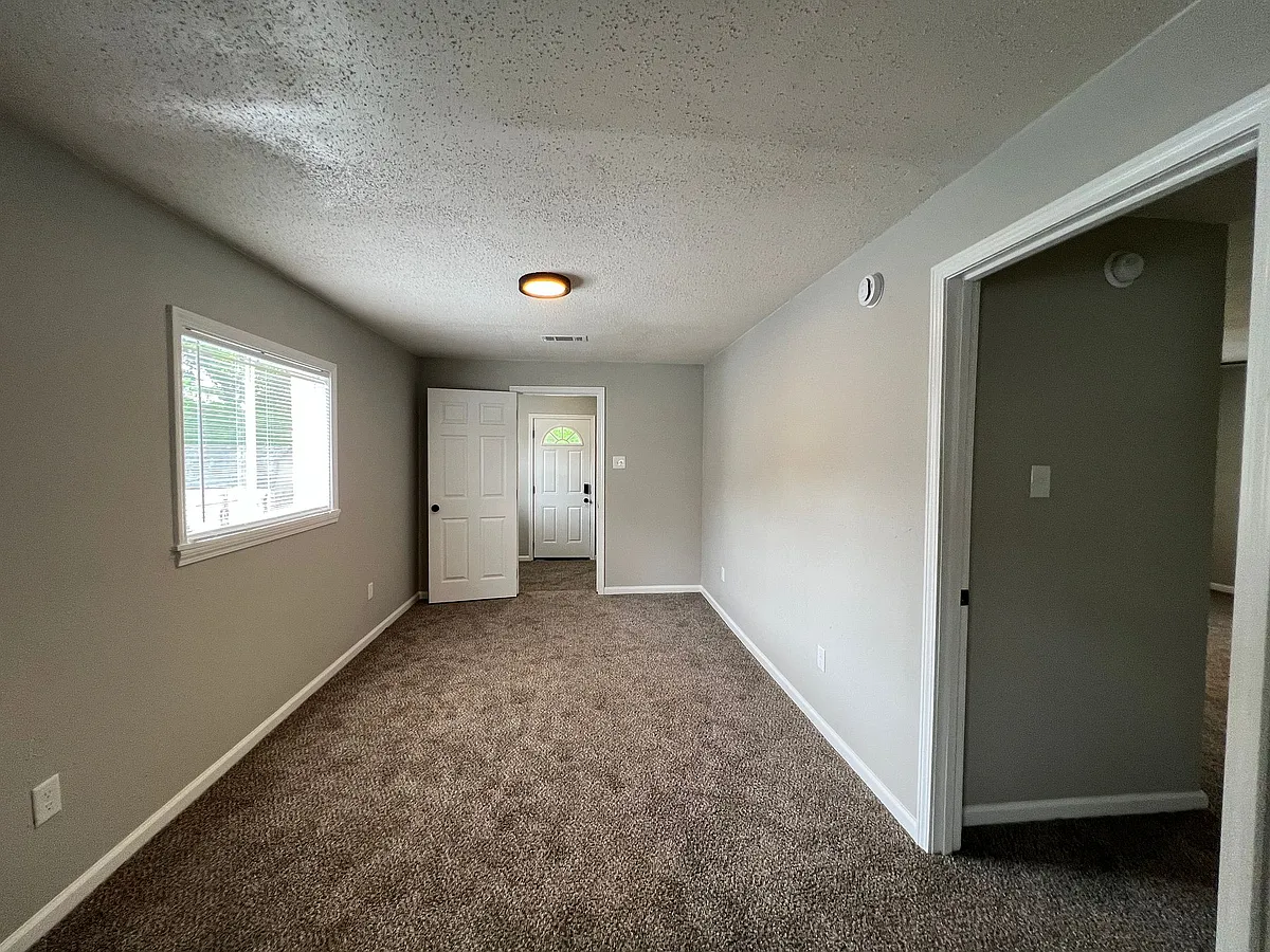 Building Photo - 1856 Glory Cir
