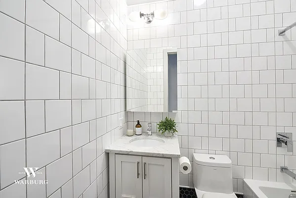 Sold by Warburg | media 17