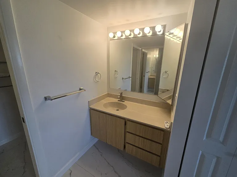 901 Seafarer Cir #104 — Photo 14