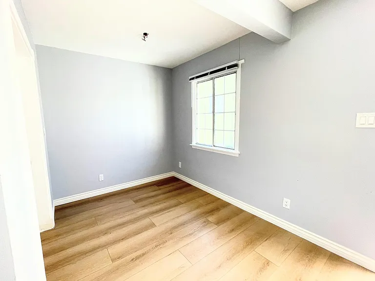 120 Bennett Ave #9 — Photo 10