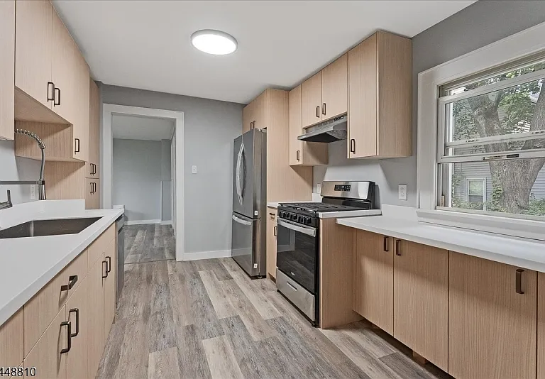 4 Maple St — Photo 4
