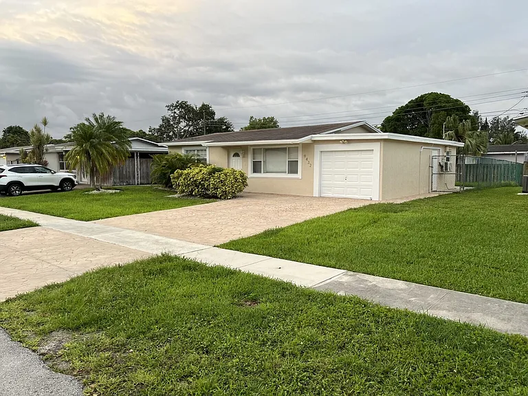 9432 SW 52nd Ct — Photo 3