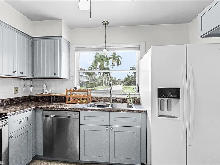 1589 Osprey Ave — Photo 4