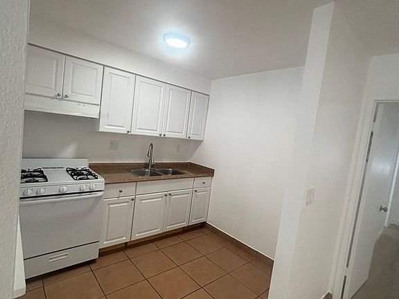5th image of 1414-1434 S Raitt St #1419