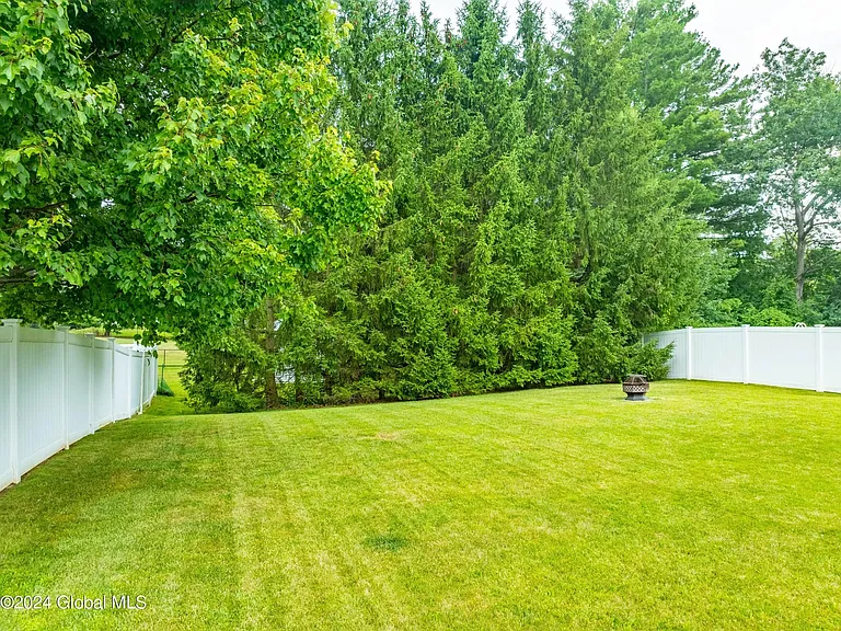10 Corina Ct — Photo 31