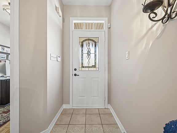 3rd image of 156 Landsdown Cres