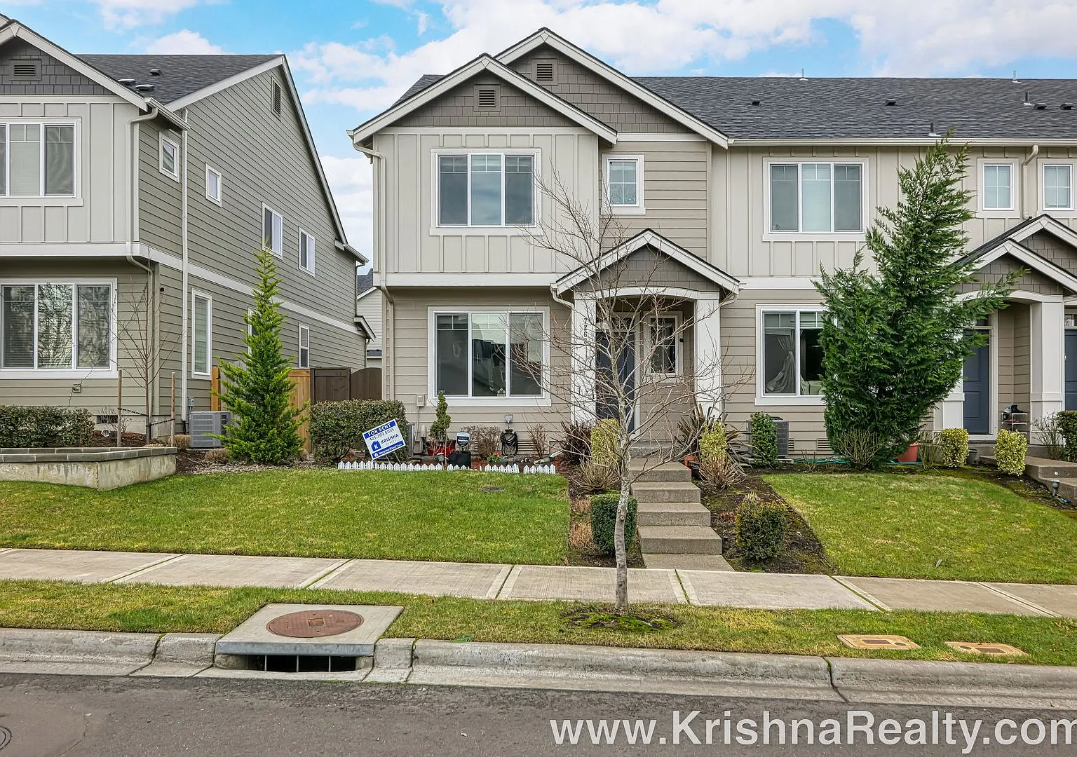 Charming Modern 3 BD* 2.5 BA& Townhome located in Popular North Bethany's Abbey Creek Community — Photo 1