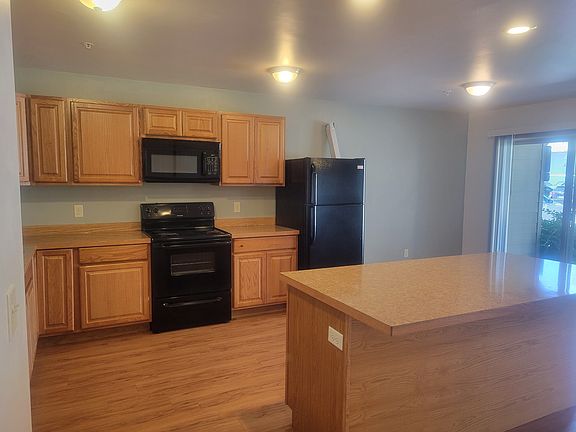 3rd image of 1410 Worden Ave