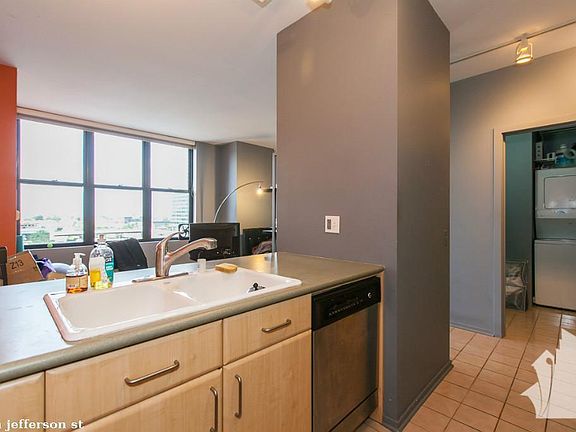 4th image of 330 N Jefferson St #826
