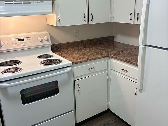 4th image of 190 Oakdene Ave #211