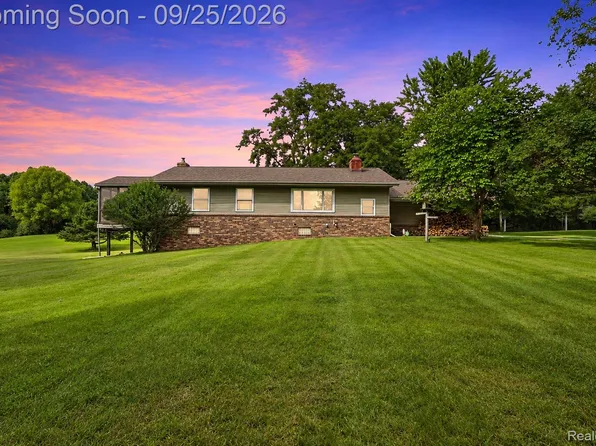 6776 Farley Rd, Pinckney, MI 48169