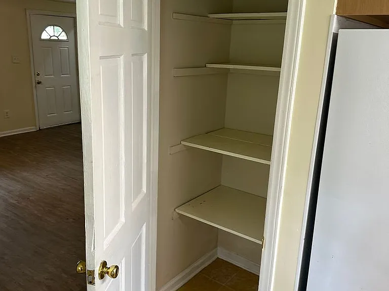 523 Hilltop Dr — Photo 9