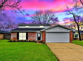 10315 Paintbrush Ln, Sugar Land, TX 77498