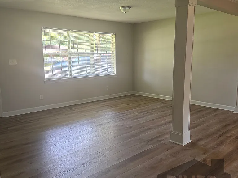1607 Harding Ave — Photo 5