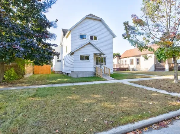 817 Terrace Ave, Marinette, WI 54143