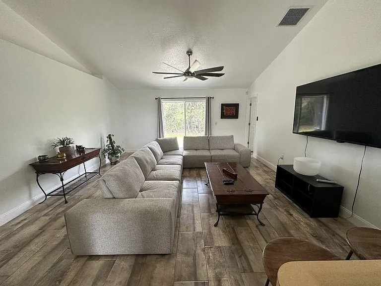 1230 Silverdale St — Photo 3