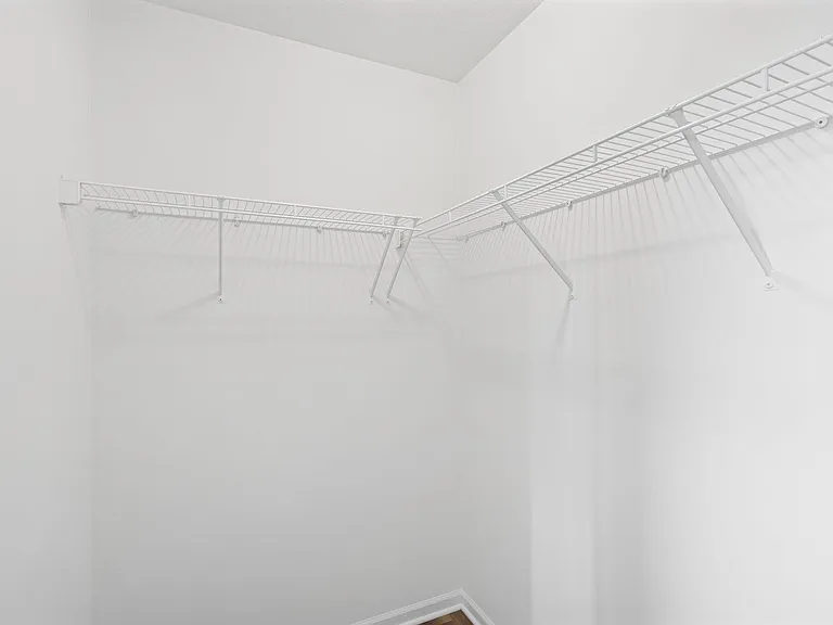 2411 Northampton Dr — Photo 29