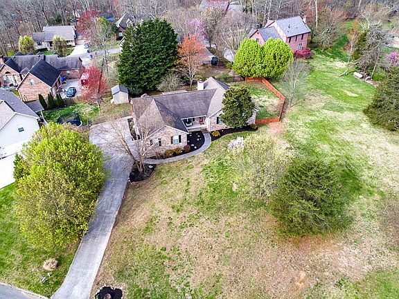 5th image of 1927 Meadow Stone Ln