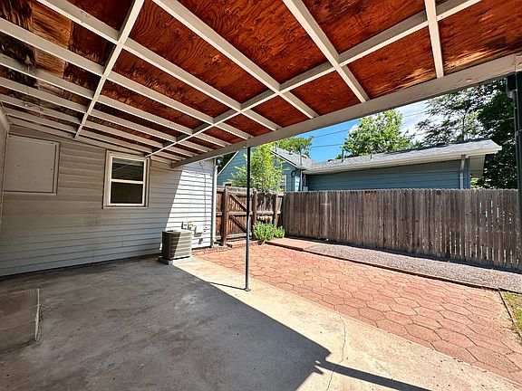 4th image of 2633 S Race St