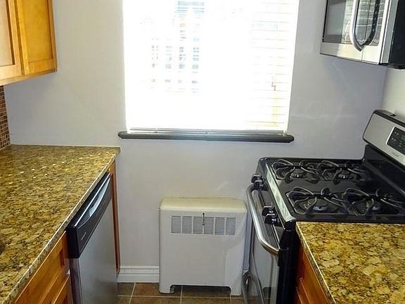 3rd image of 1470 Ivy St #2