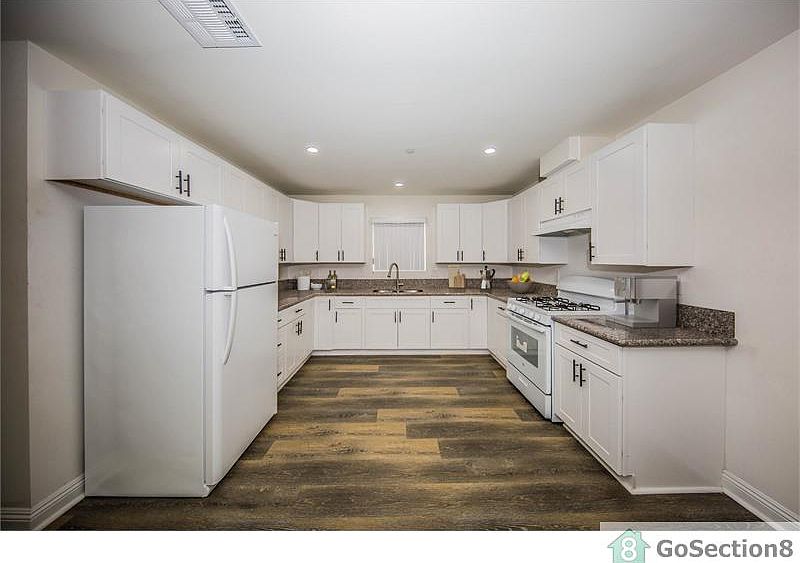 2nd image of 1121 W 61st St