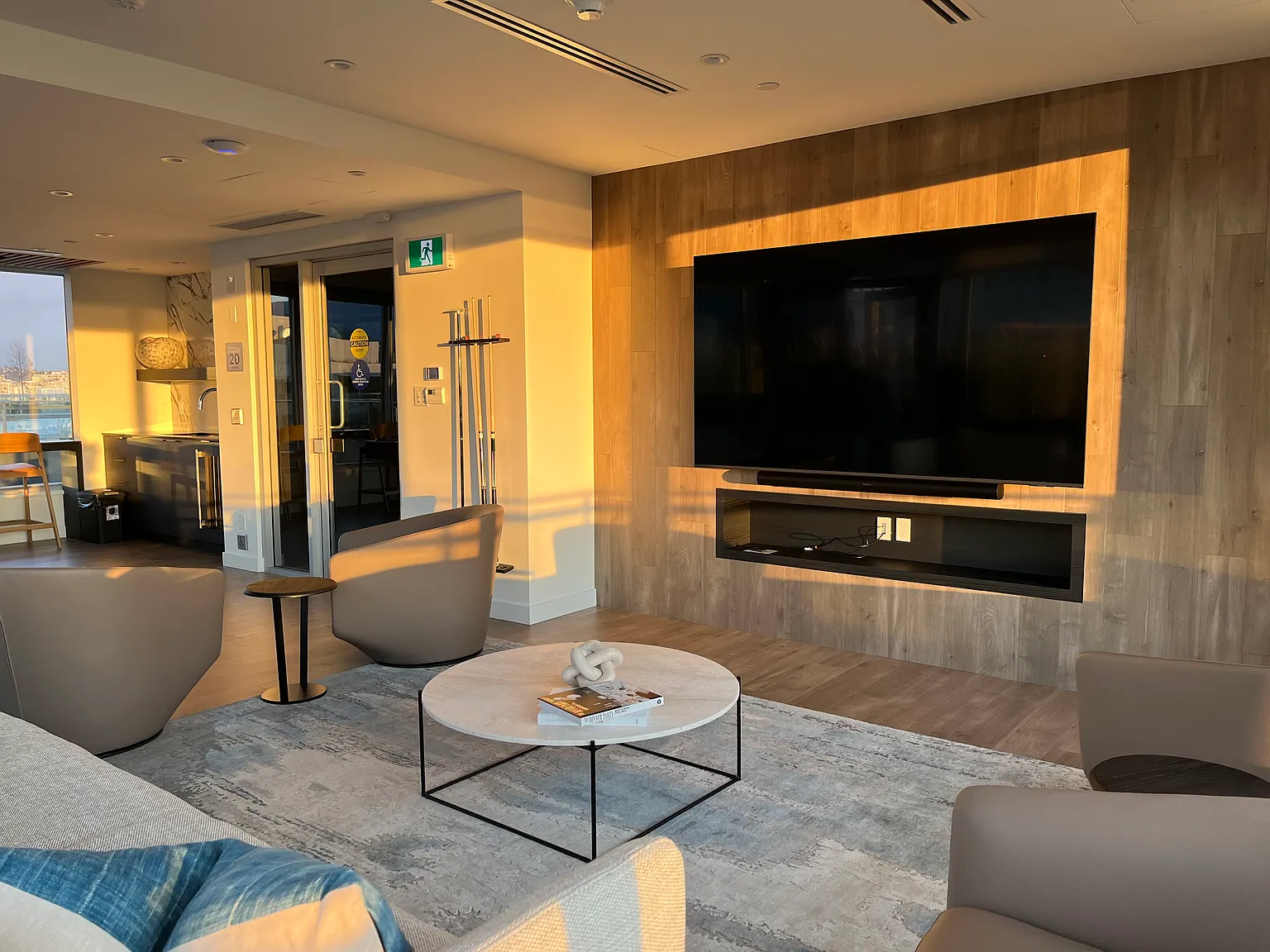 407 Harbour Way, North Vancouver — Photo 3
