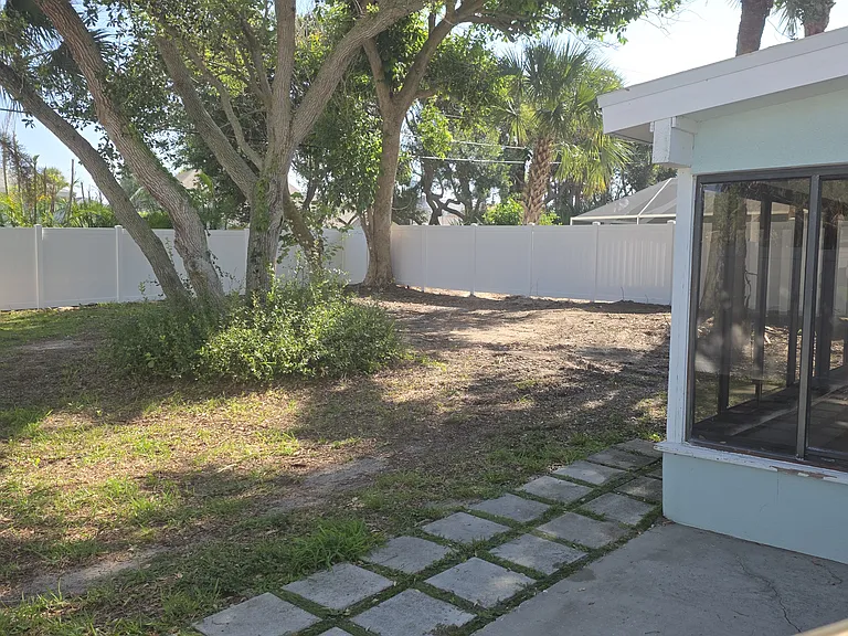 138 Flamingo Dr — Photo 9