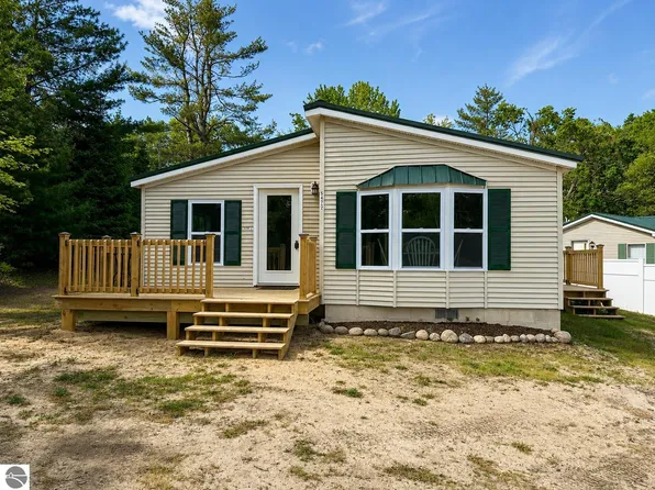 5472 Club House Trl, Gaylord, MI 49735