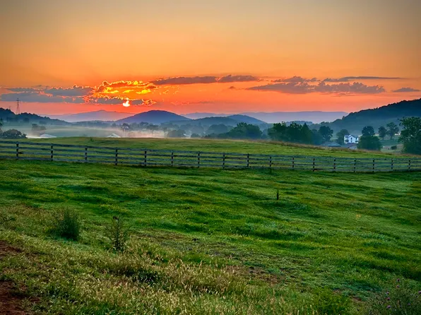 1065 Middlebrook Rd, Staunton, VA 24401