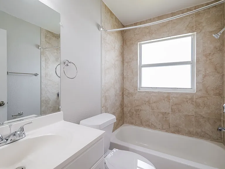 2120 Cuxham Ct — Photo 15