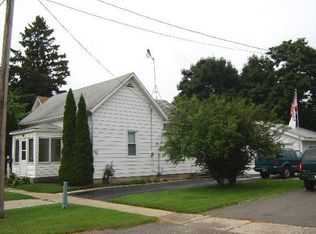 211 Adams St, Genoa, IL 60135