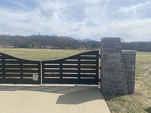 2nd image of 1565 Sunset Rd