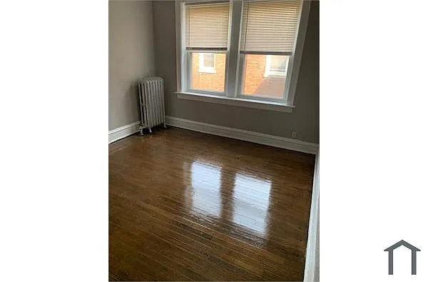 Building Photo - 7555 S Kenwood Ave #3