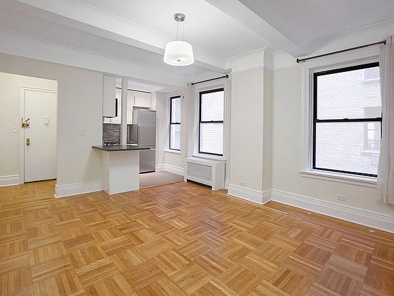 3rd image of 467 Central Park W APT 6G
