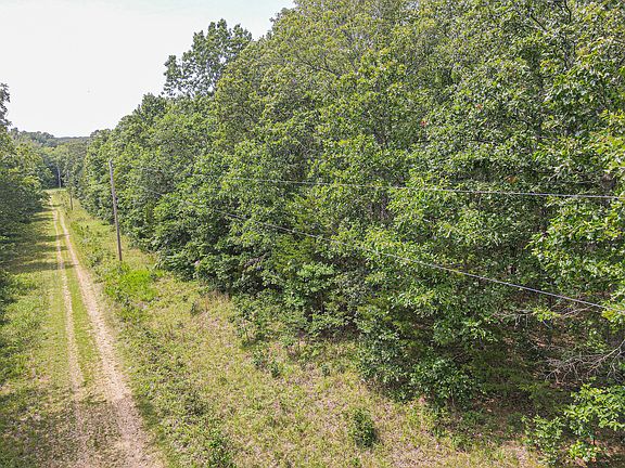 3rd image of 32681 Heritage Trail