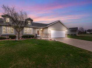 640 Nature Trl, Hartford, WI 53027