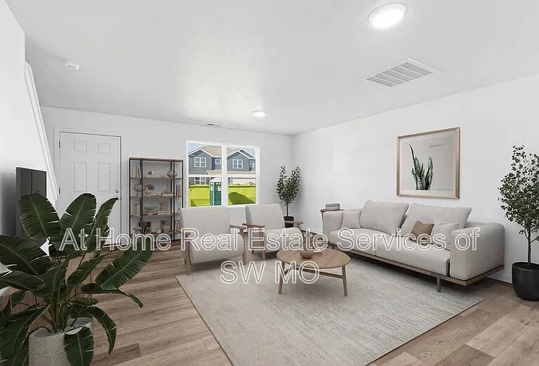 1035 W Madison Dr — Photo 4
