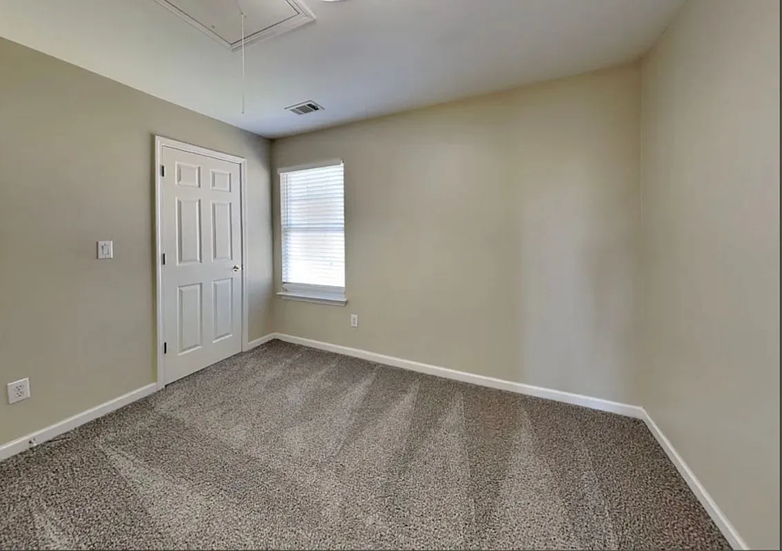 4 bed, 2.0 bath, 2182 sqft, $1,800 — Photo 3