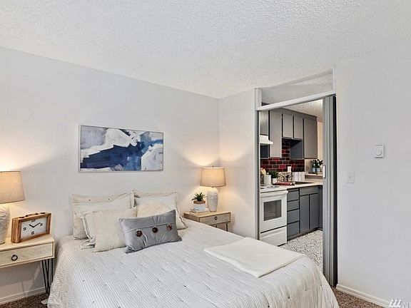 3rd image of 14234 Ambaum Blvd SW #106