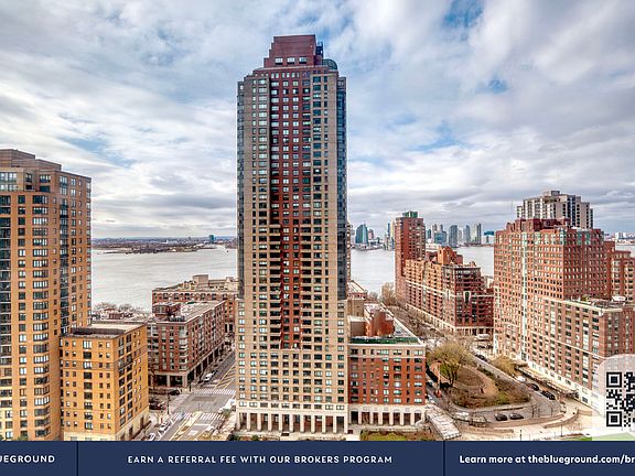 4th image of 90 Washington St APT 18B