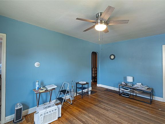 5th image of 1661 Humphrey Ave