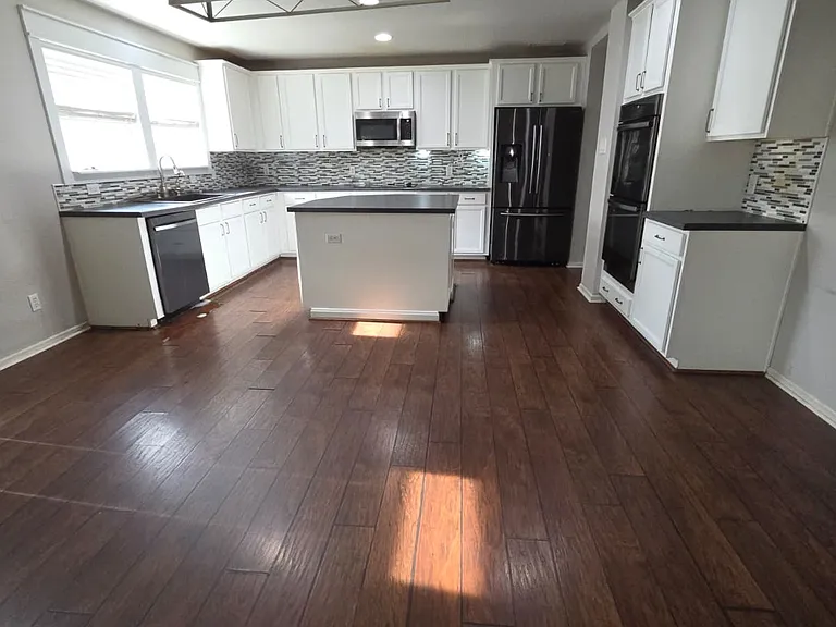 15473 Gallow Ln — Photo 2