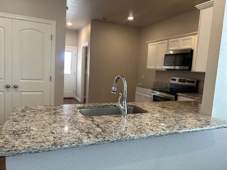 100 Arnold Ave — Photo 5