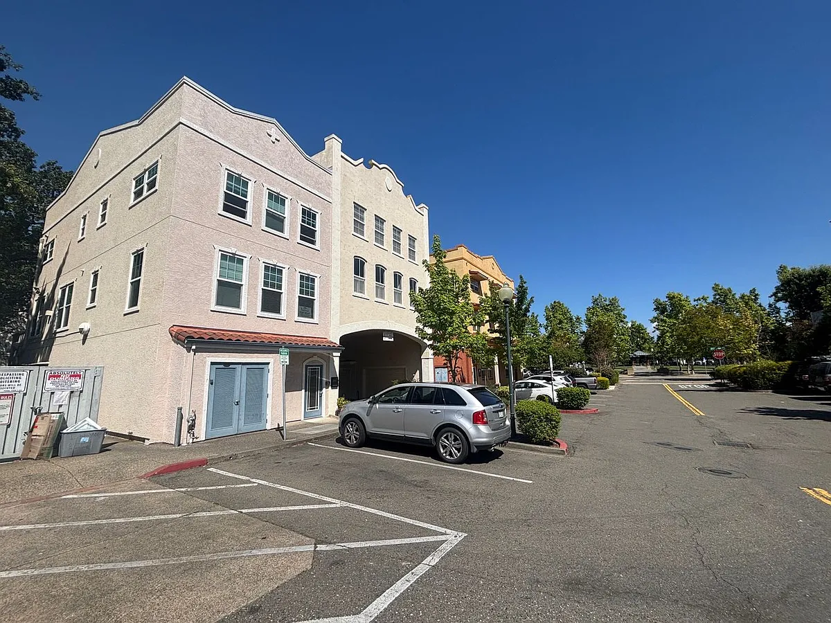 Building Photo - 776 McClelland Dr