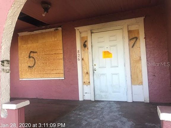 3rd image of 826 N Vermont Ave