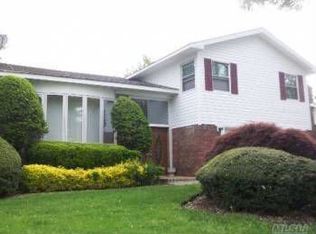 23 Maxwell Dr, Westbury, NY 11590