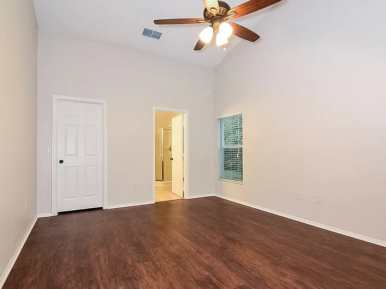1070 Corkwood Dr — Photo 8