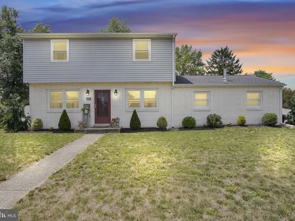 1924 Esther Dr, Carlisle, PA 17013